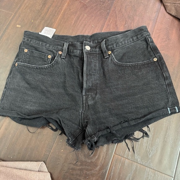 Levi's Black Jean Shorts with High-Waisted Cut-Off Style - Picture 2 of 5